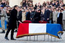 Le président Emmanuel Macron décore à titre posthume les 13 soldats français tués au Mali, lors d'un hommage national dans la cour des Invalides, le 2 décembre 2019 à Paris