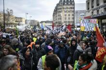 Des manifestants contre la réforme des retraites, le 26 décembre 2019 à Paris