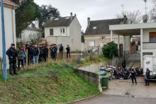 Jeunes arrêtés par la police le 6 décembre 2018 près du lycée Saint-Exupery à Mantes-la-Jolie après avoir été contraints de rester à genoux et mains sur la tête