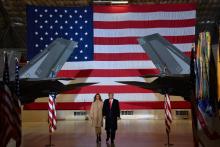 Le président américain Donald Trump accompagné de sa femme Melania Trump le 20 décembre 2019 à la Joint Base Andrews, dans le Maryland
