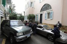 Des journalistes devant une maison de Beyrouth, signalée dans des documents judiciaires comme appartenant à Carlos Ghosn, le 2 janvier 2020