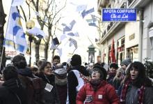 Une centaine de professeurs des écoles rassemblés à Paris, près du ministère de l'Education nationale, pour protester contre les évaluations nationales en CP et CE1, le 22 janvier 2020
