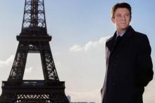 Benjamin Griveaux pose devant la Tour Eiffel en octobre 2019