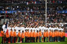 Les joueurs de l'équipe de France chantent l'hymne national avant le match de tournoi de rugby des Six Nations entre la France et l'Angleterre au stade de France, à Saint Denis, le 2 février 2020.