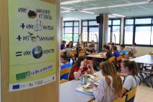 A l'école "Pierre Fanlac" de Belvès, le 13 septembre 2019, première cantine scolaire de France à recevoir le label certifiant que 100% de l'alimentation est biologique