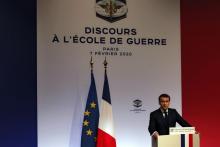Le président Emmanuel Macron rencontre l'équipage du sous-marin nucléaire d'attaque français "Suffren" à Cherbourg, le 12 juillet 2019