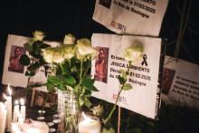 Des fleurs, des bougies et des messages en hommage à Jessyca Sarmiento, travailleuse du sexe transgenre, mortellement renversée par une voiture dans le bois de Boulogne, le 21 février 2020, dans l'oue
