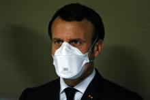 Emmanuel Macron lors de la visite de l'hôpital de campagne de l'armée française à Mulhouse, le 25 mars 2020