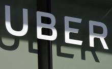 La Cour de cassation a rejeté mercredi le pourvoi formulé par Uber et validé la requalification en contrat de travail du lien entre la plateforme et un de ses anciens chauffeurs VTC, une première en F