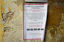 Affichette qui propose les services du comité de quartier du Vieux-Nice, qui se propose de faire les courses pour les personnes âgéesn dans le Vieux-Nice le 24 mars 2020