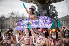Des militantes du mouvement Femen manifestent Place de la Concorde, le 8 mars 2020 pour la journée internationale des droits des femmes