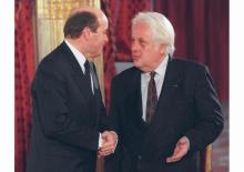 Pierre Truche (D), alors Premier président de la Cour de cassation, et Jacques Toubon, ministre de la Justice, en mars 1997