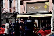La police sur les lieux d'une attaque au couteau dans le centre de Romans-sur-Isère, le 4 avril 2020