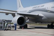 L'Airbus A330 Phénix à l'aéroport de Bale Mulhouse embarque des malades du Covid-19 le 31 mars 2020