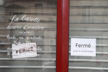 Boutique fermée à Paris à cause de l'épidémie de coronavirus, le 22 mars 2020