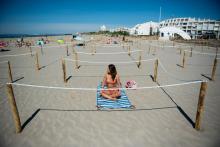 La plage de La Grande Motte, (Hérault) aménagée pour respecter les mesures de sécurité liées à l'épidémie de Covid-19, le 21 mai 2020