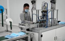 La "première" usine de production de masques d'Ile-de-France, ouverte en quelques semaines par un homme d'affaires Chinois, a été officiellement inaugurée le 14 mai 2020 au Blanc-Mesnil (Seine-Saint-D