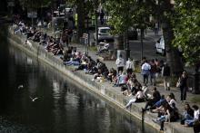 Une rive du canal Saint-Martin, le 24 mai 2020 à Paris