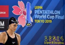 Elodie Clouvel se prépare pour la première épreuve du pentathlon lors de la Coupe du monde, à Tokyo, le 28 juin 2019