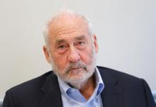 Le prix Nobel d'économie américain Joseph Stiglitz lors d'une conférence de presse le 19 septembre 2019 à Paris.