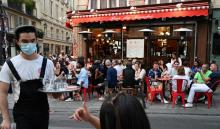 La terrasse du café-restaurant le Bar du Marché à Paris me 2 juin 2020