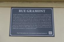 Une plaque de rue explicative au nom d'un trafiquant d'esclave, à Bordeaux, le 11 juin 2020