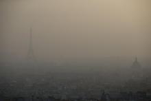 Brume de pollution sur Paris, le 11 mars 2014