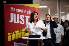 La candidate de l'alliance de gauche rintemps Marseillais (PM) Michele Rubirola se prépare à un discours lors due second tour des élections municipales à Marseille, sud de la France, le 28 juin 2020