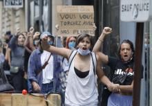 Des féministes manifestent le 7 juillet 2020 près du ministère de l'Intérieur à Paris contre la nomination de Gérald Darmanin