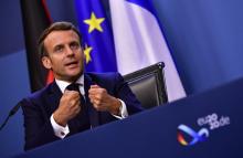 Emmanuel Macron lors d'une vidéo-conférence de presse à la fin du sommet européen à Bruxelles, le 21 juillet 2020