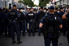 Les forces de l'ordre font face aux migrants lors de l'évacuation de leur campement à Aubervilliers le 29 juillet 2020