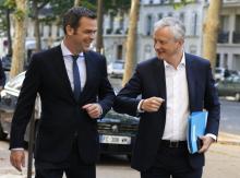 Les ministres de la Santé Olivier Véran et de l'Economie Bruno Le Maire à leur arrivée au séminaire de travail du nouveau gouvernement, le 11 juillet 2020 à Paris