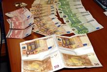 Un vaste réseau de fausse monnaie lié à la Camorra démantelé avec l'arrestation de 44 personnes en Italie, France et Belgique, dont un petit-fils de Catherine Deneuve