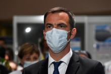 Le ministre de la Santé Olivier Véran lors d'une visite du Premier ministre Jean Castex au CHU de Montpellier, le 11 août 2020
