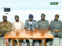 Les responsables du coup d'Etat militaire au Mali, lors d'une allocution radio-télévisée, le 19 août 2020.