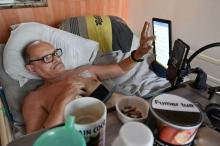Alain Cocq, sur son lit médicalisé, le 12 août 2020, à Dijon