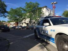 La police de Montréal le 21 juin 2017 près d'un bâtiment où vivait Amor Ftouhi soupçonné d'avoir poi