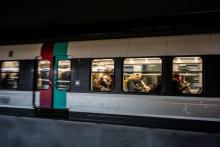 Un RER en circulation à Paris, le 10 janvier 2020
