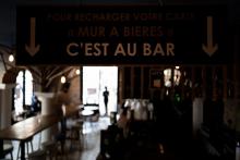 Un bar vide de clients à Lyon, le 9 octobre 2020