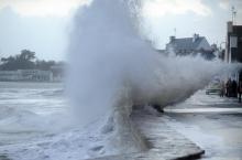 Grandes vagues à l'Ile-Tudy, dans le Finistère, lors d'une alerte vagues-submersion en 2014