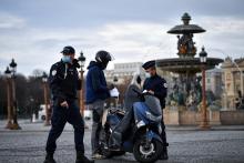 Un restaurant des Champs-Elysées fermé pour cause de confinement le 12 novembre 2020