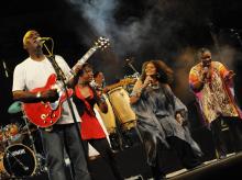 Jacob Desvarieux en concert avec le groupe Kassav' le 1er mai 2009 à Abidjan