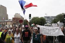 Plusieurs dizaines de milliers de personnes manifestent le 17 juillet 2021 à travers la France, de Marseille à Lille et de Montpellier à Paris, contre la vaccination anti-Covid et le pass sanitaire