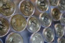 Plus de 600 bitcoins, d'une valeur dépassant aux cours actuels les 30 millions de dollars, sont vendus aux enchères mercredi dans le cadre d'une affaire de justice, une première en France