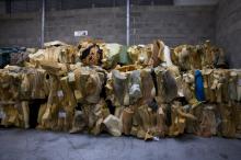 Des matelas usagés stockés en attendant d'être recyclés, à l'usine Orrion Chemicals Orgaform (OCO) à Semoy, le 8 octobre 2021