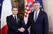 Le président français Emmanuel Macron et le Premier ministre croate Andrej Plenkovic, à Zagreg, le 25 novembre 2021