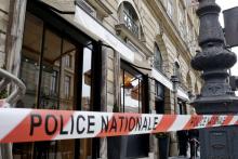 La bijouterie de luxe Chopard sur la place Vendôme à Paris après un vol à main armée, le 1er mars 2016