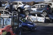 Des voitures incendiées lors de la nuit de la Saint-Sylvestre empilées dans une casse automobile, le 1er janvier 2022 à Strasbourg
