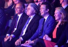 (g-d), Eric Zemmour, Gilbert Collard, Guillaume Peltier et Laurence Trochu en meeting à Cannes, le 22 janvier 2022