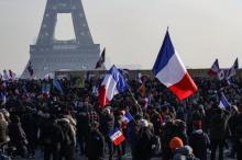 Manifestation anti-pass vaccinal sur la place du Trocadéro à Paris, le 15 janvier 2022